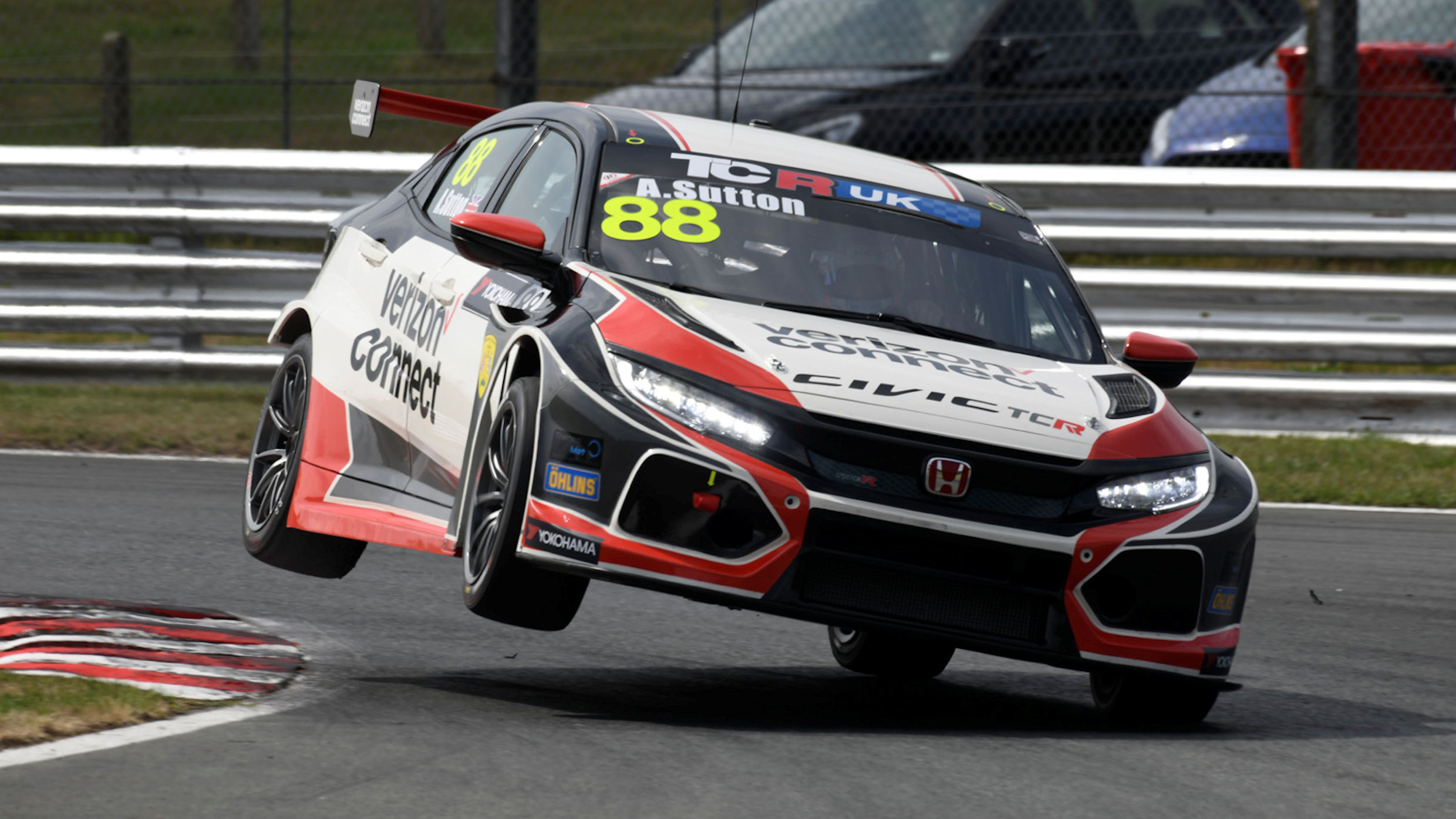 Ash Sutton elated with debut pole in TCR UK – TouringCarTimes